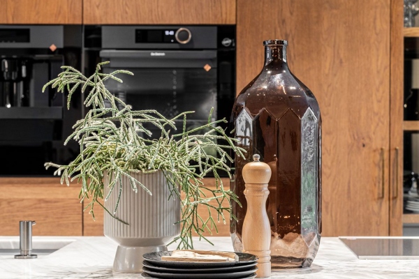 Custom Kitchen Close Up - Modern Custom Cabinets by ErnestRust USA